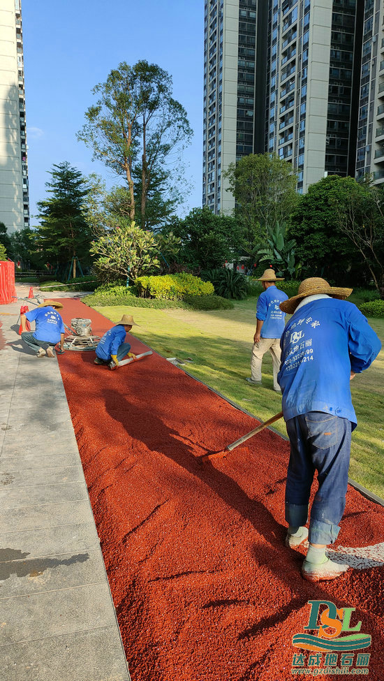 【廣州地石麗】趁著天氣晴朗，冷鋪瀝青施工抓緊安排~